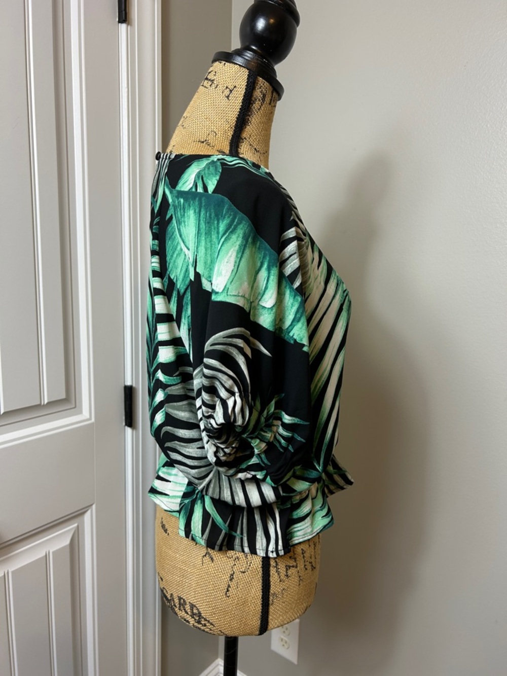 Allie Rose tropical top - Picture 2 of 5
